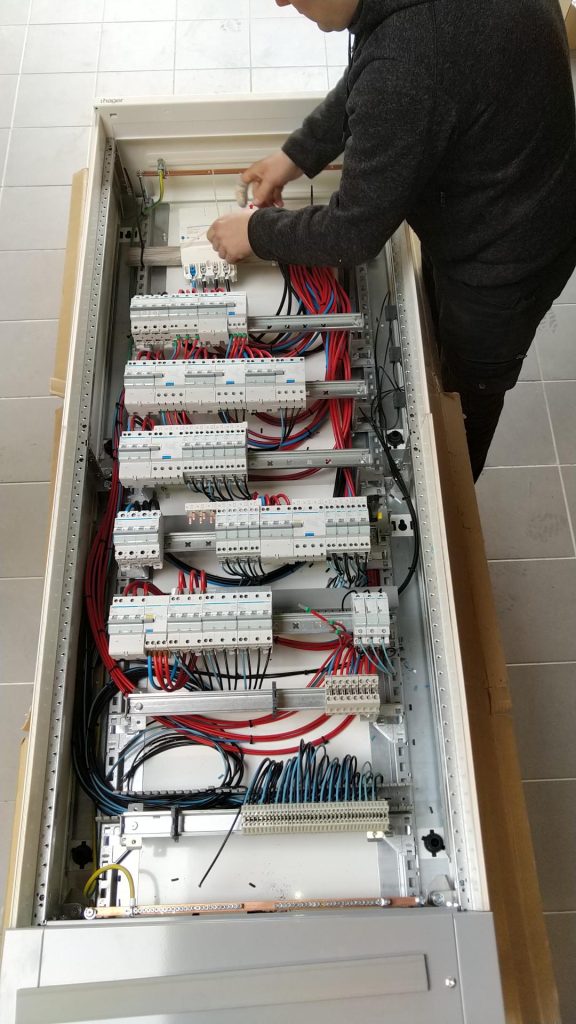 Électricien Roanne expert en installation de panneaux solaires PV