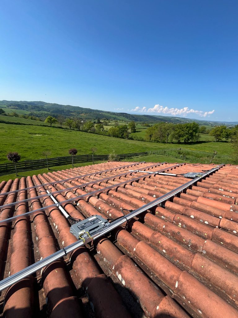 Travaux d’installation de panneaux photovoltaïques à Roanne