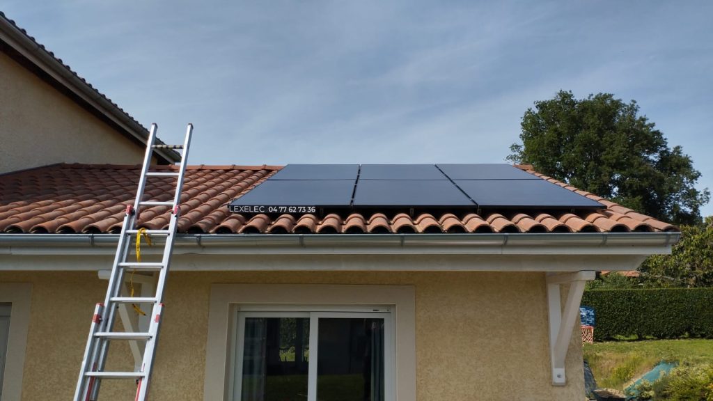 Maison équipée de panneaux photovoltaïques à Roanne